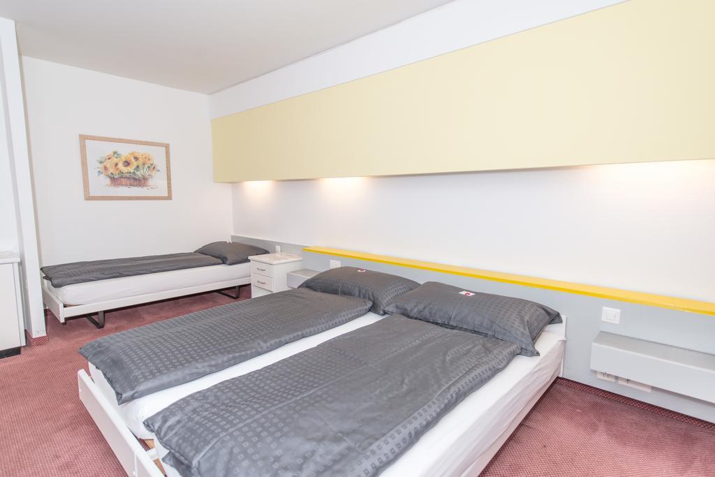 Hotel Rotes Haus Brugg  Bilik gambar